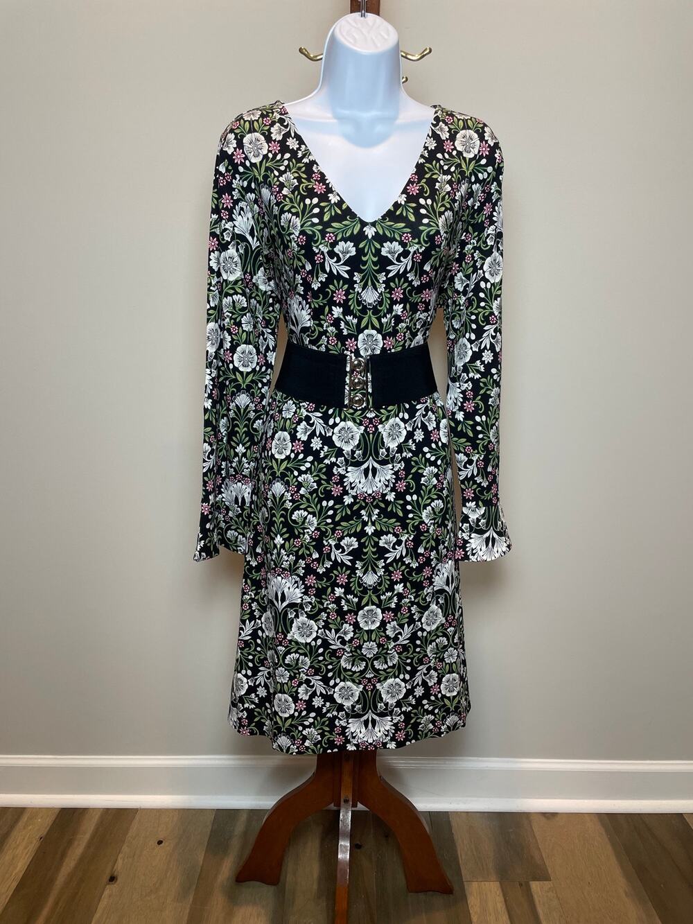 J Jill Wearever Dress Size XL Black White Floral Medallion V‑Neck Long Sleeve